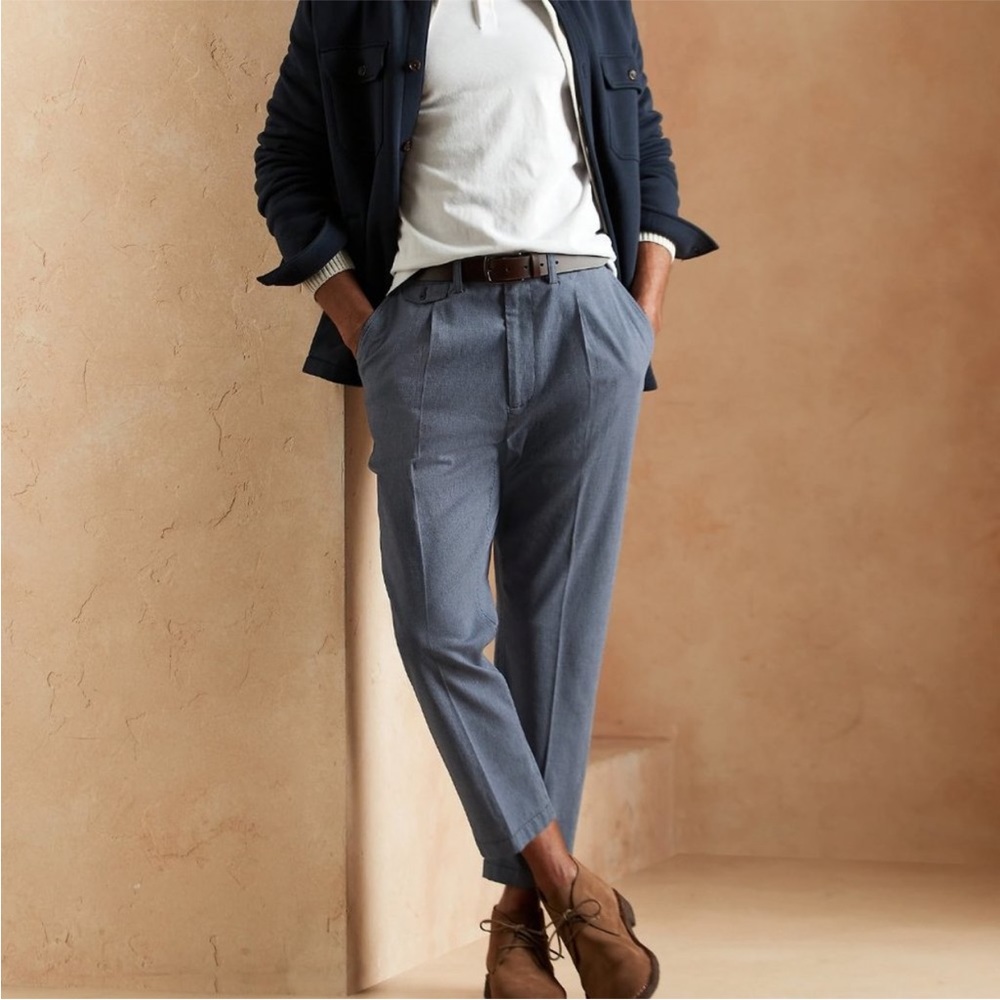 Banana Republic Relaxed Tapered Pant (Ankle) - Navy 33×30
